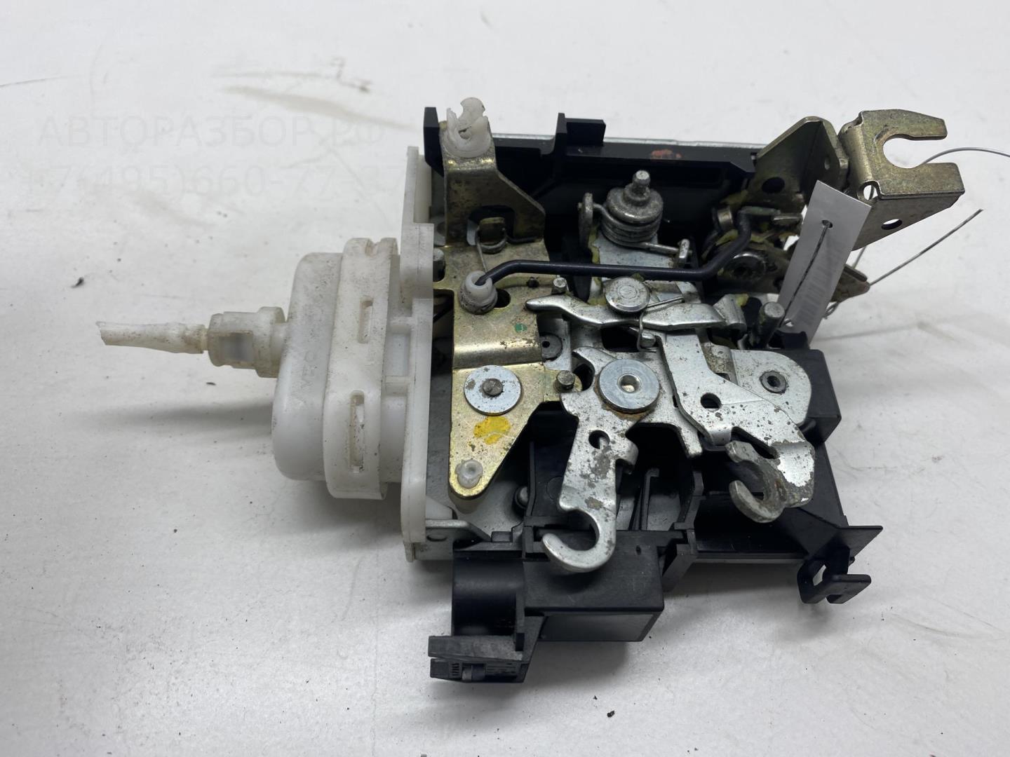 Замок двери передней правой