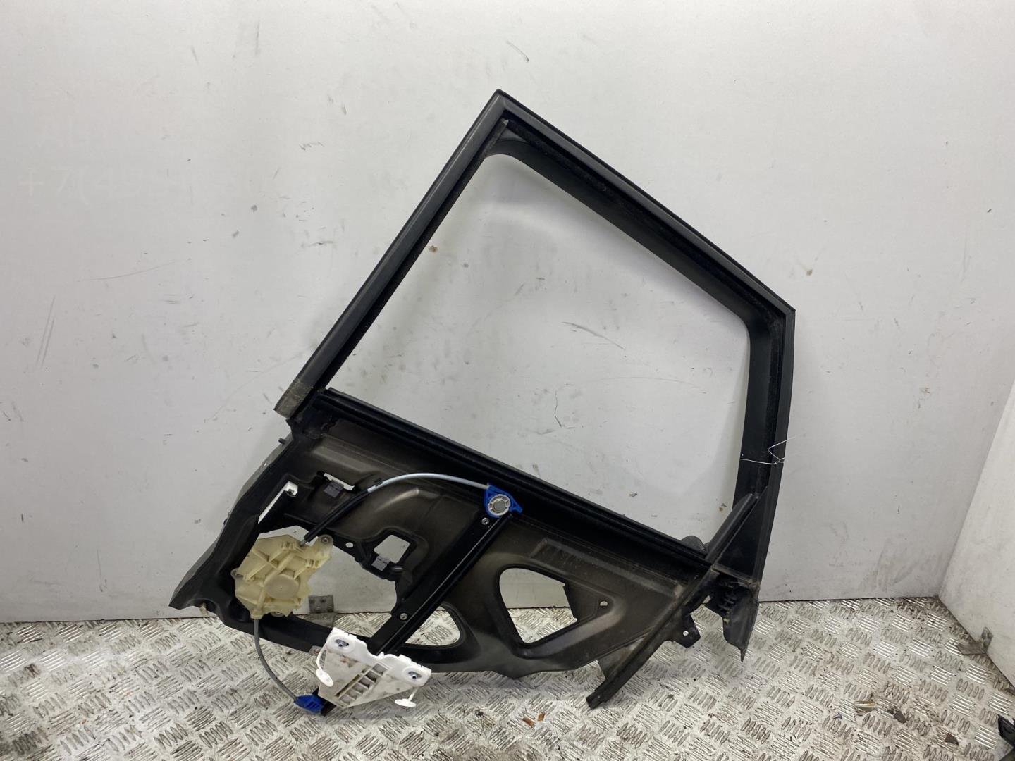 Стеклоподъемник электр. задний левый