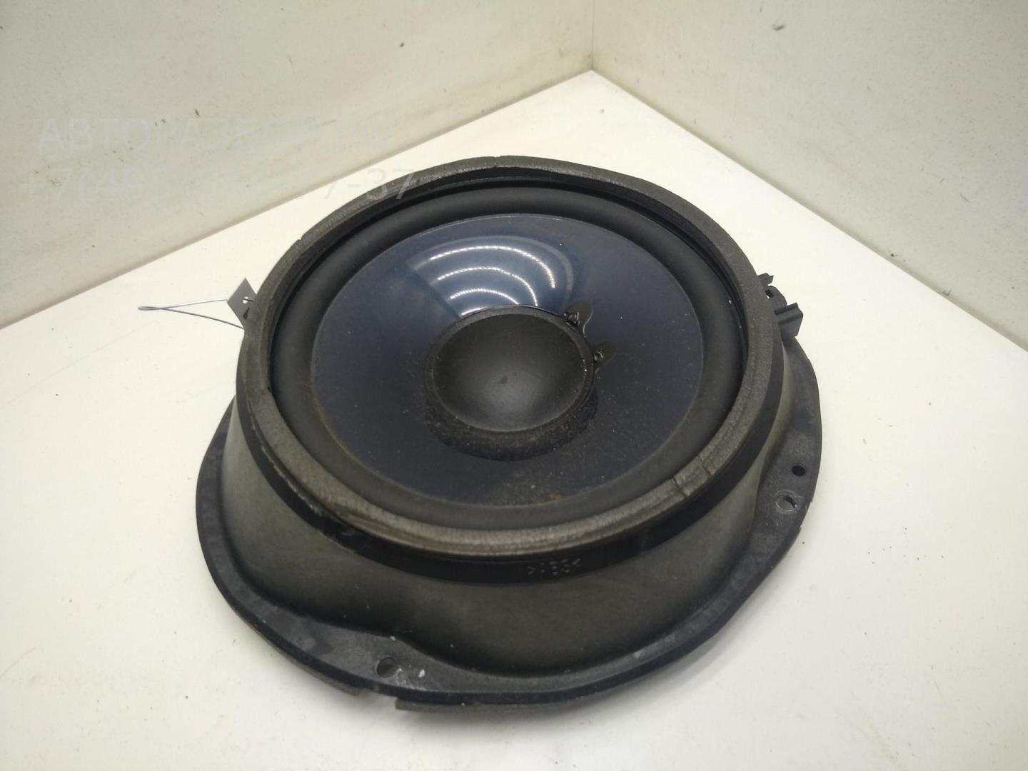 Замок двери передней левой