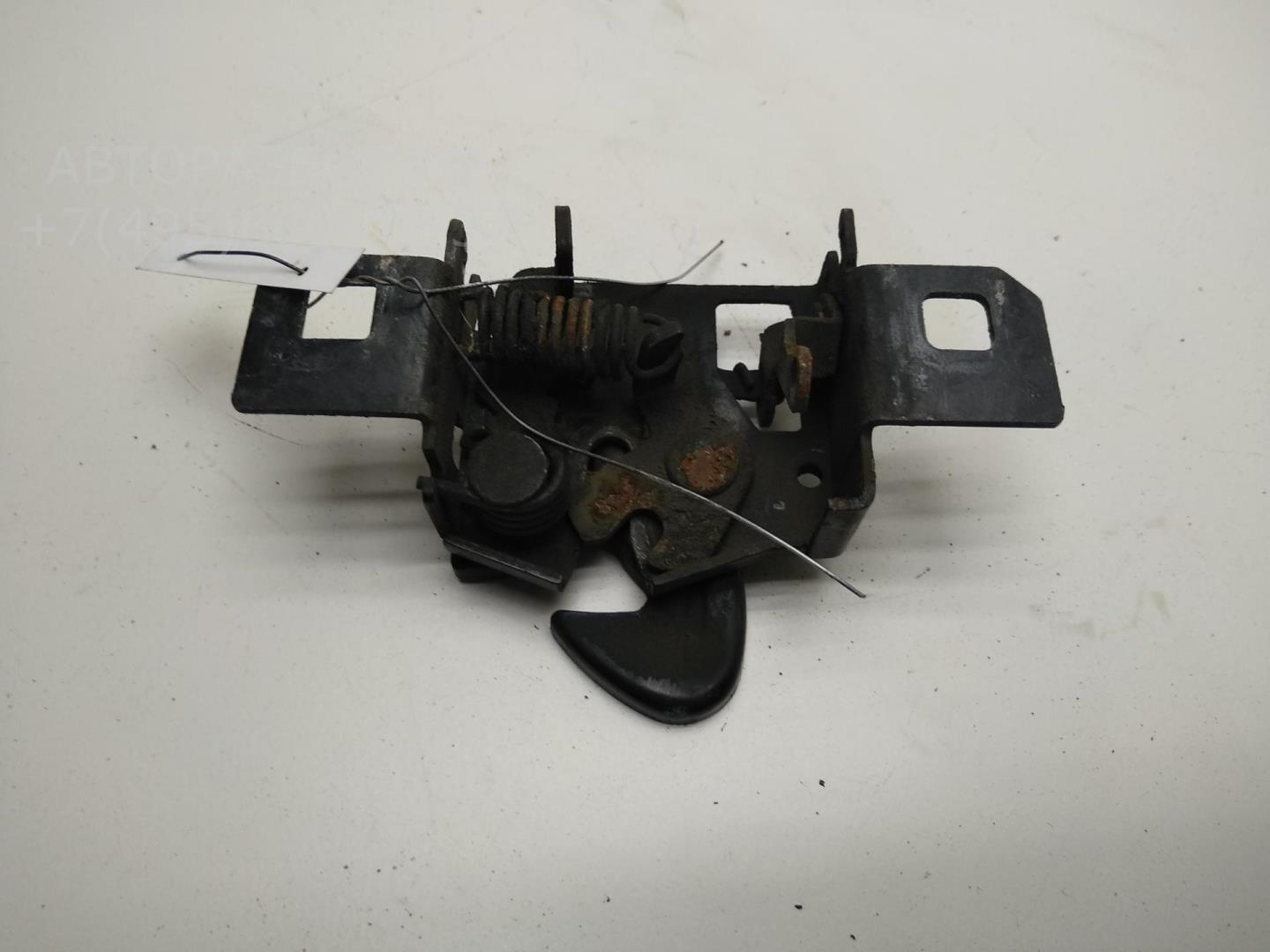 Замок капота