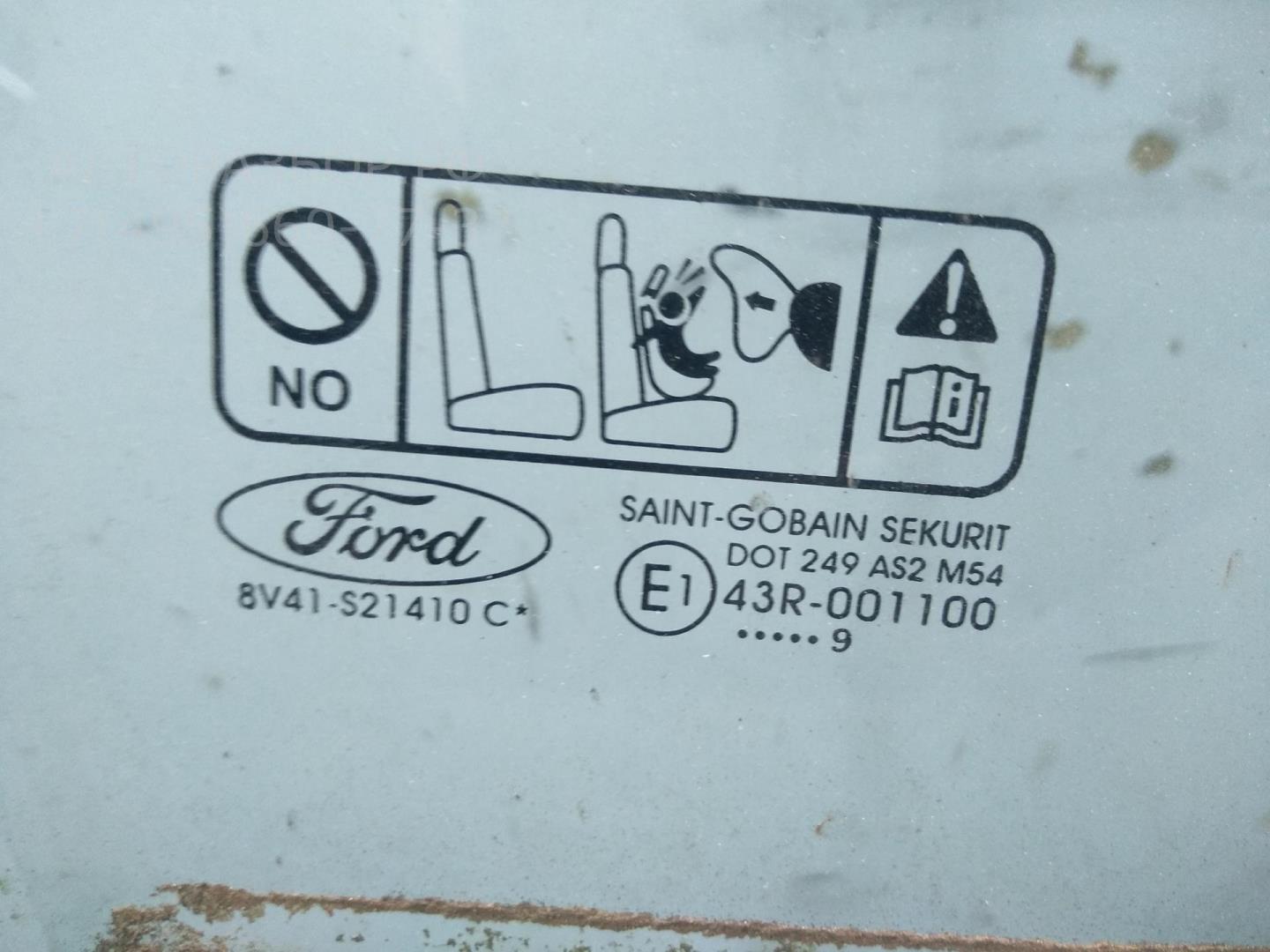 Стекло двери передней правой