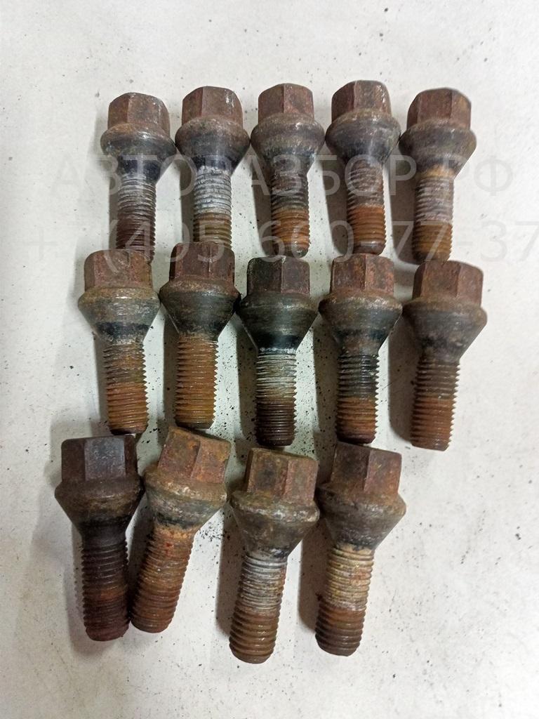 Болт колесный