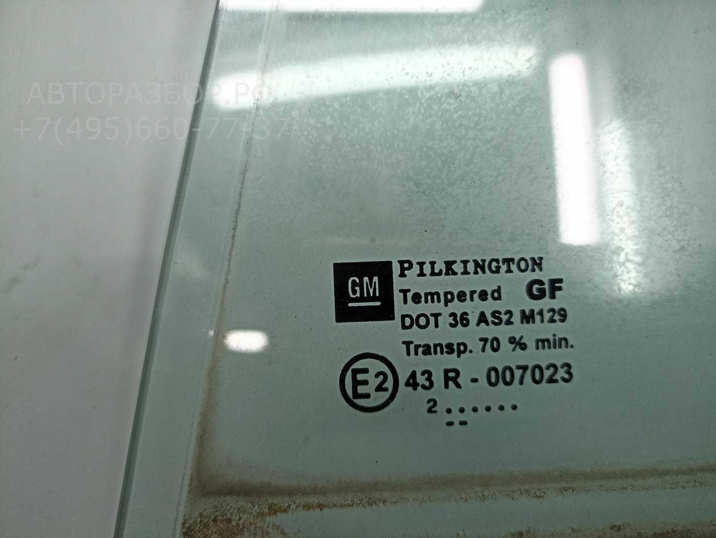 Стекло двери задней левой (форточка)