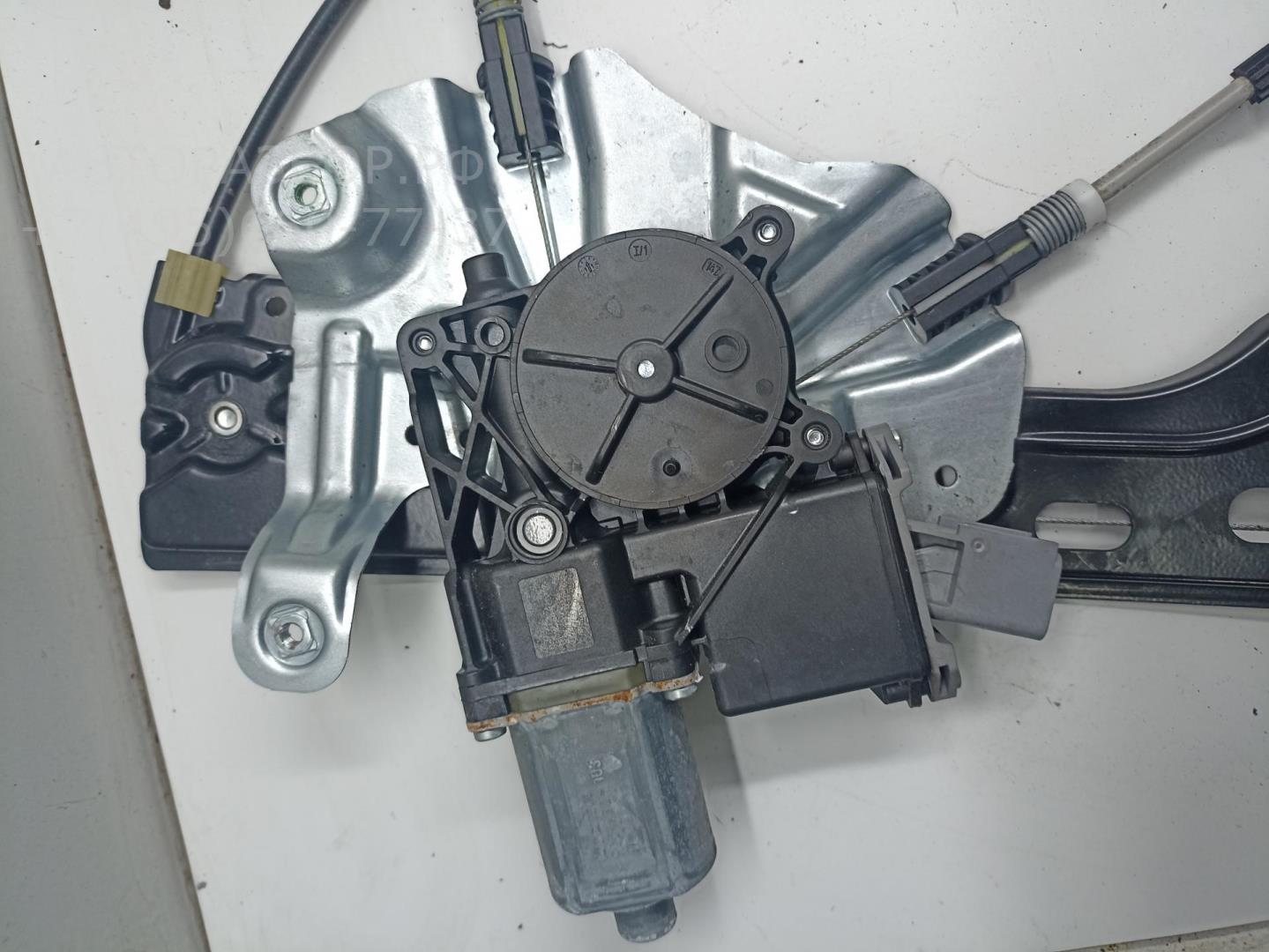 Стеклоподъемник электр. передний правый