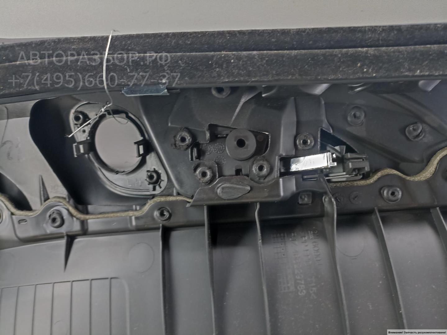 Обшивка двери передней левой