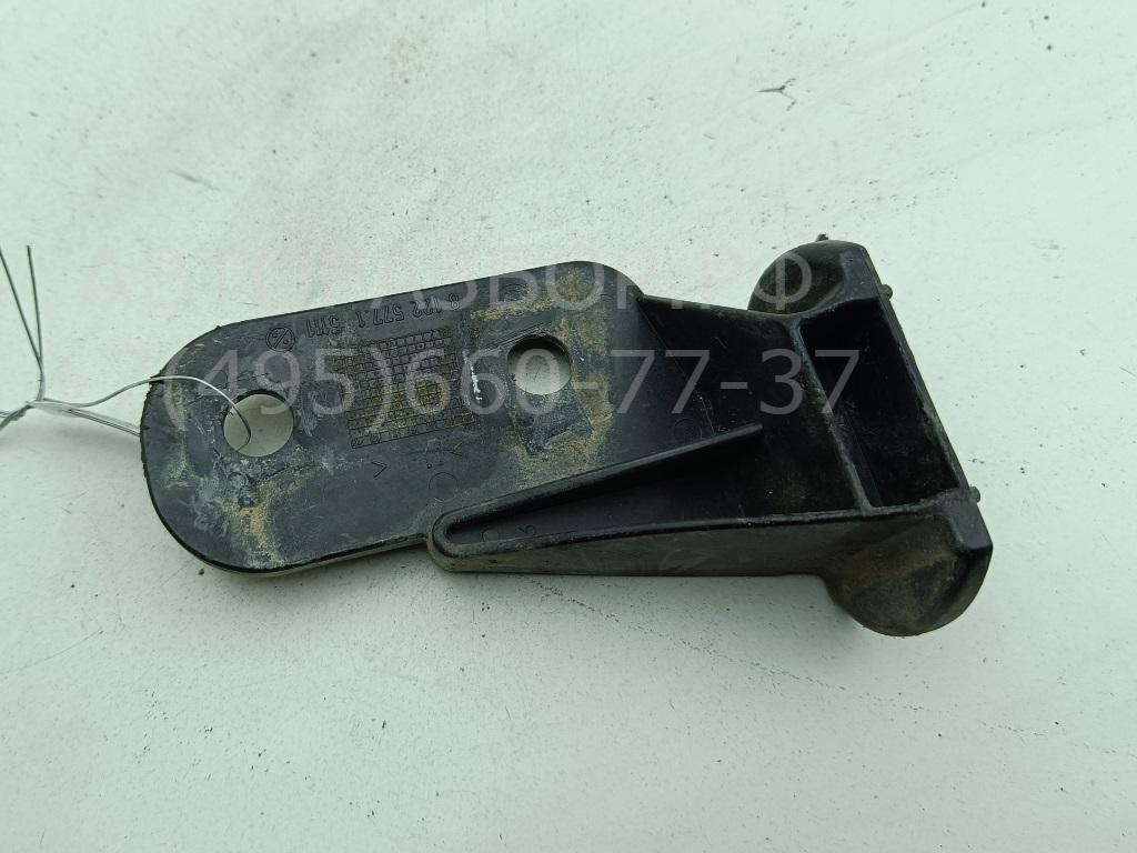 Кронштейн переднего бампера левый