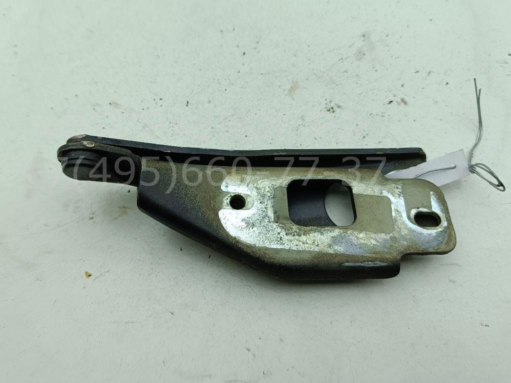 Петля капота левая