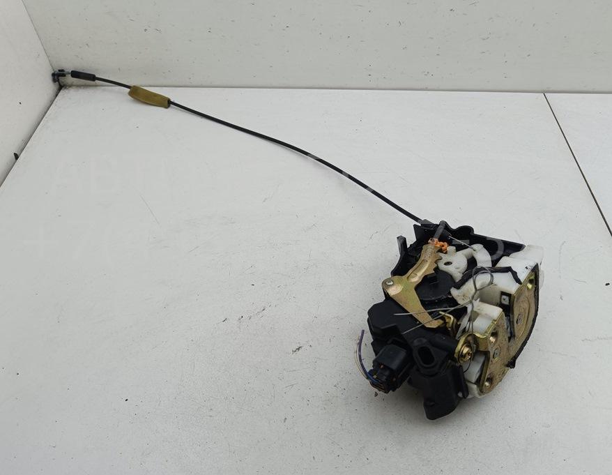 Замок двери передней правой