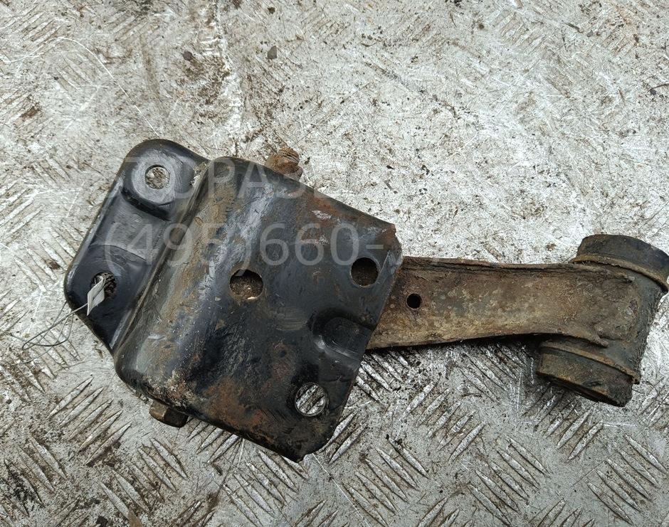 Рычаг передний левый