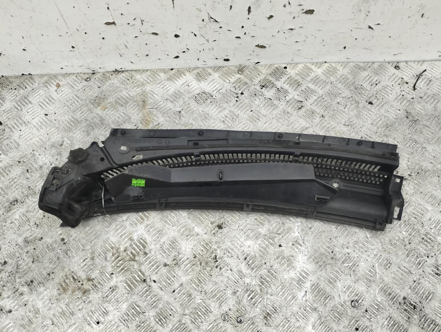 Решетка стеклоочистителей (Жабо)