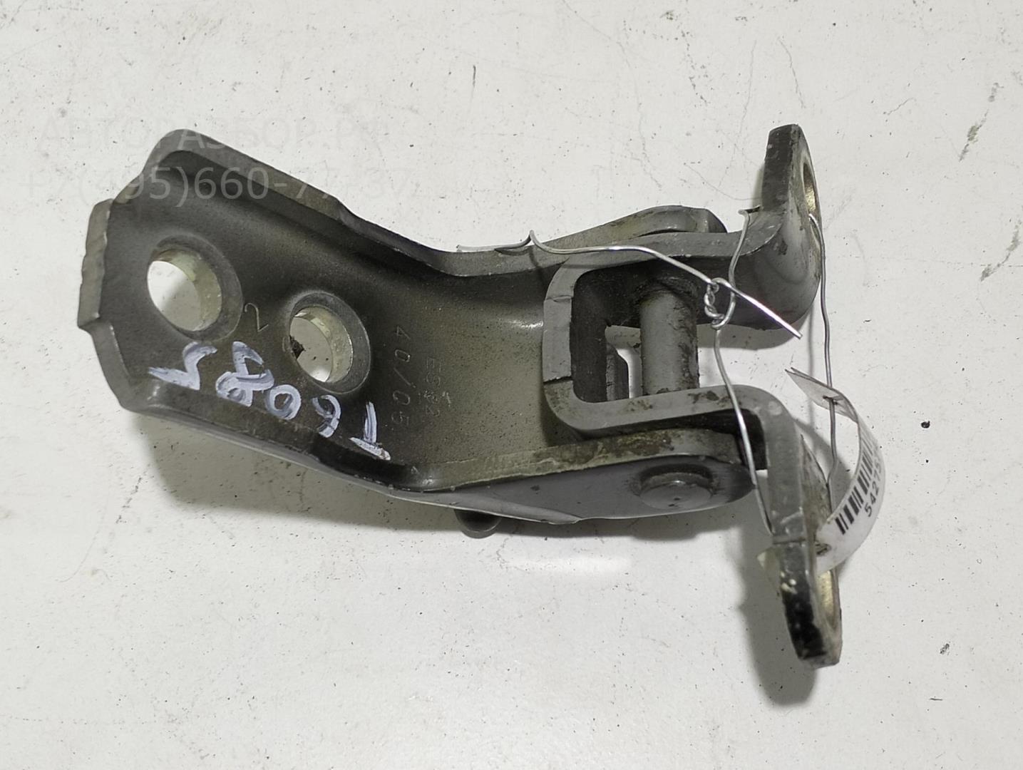 Петля двери