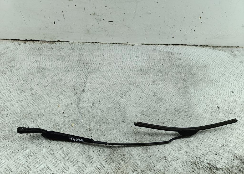 Поводок стеклоочистителя передний правый