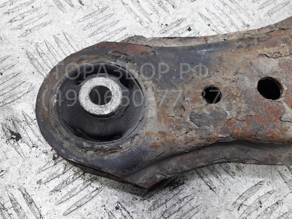 Рычаг передний левый