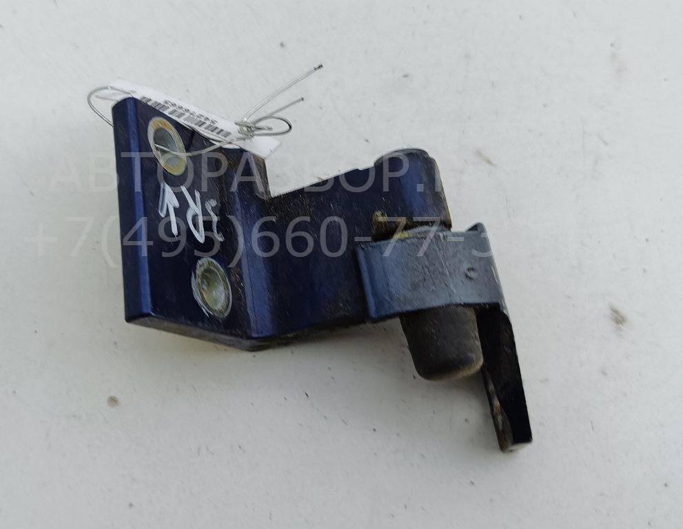 Петля двери