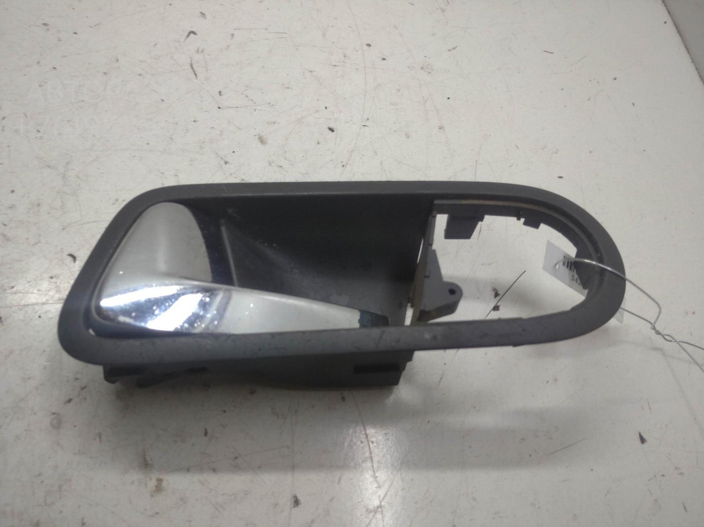 Ручка двери передней внутренняя левая