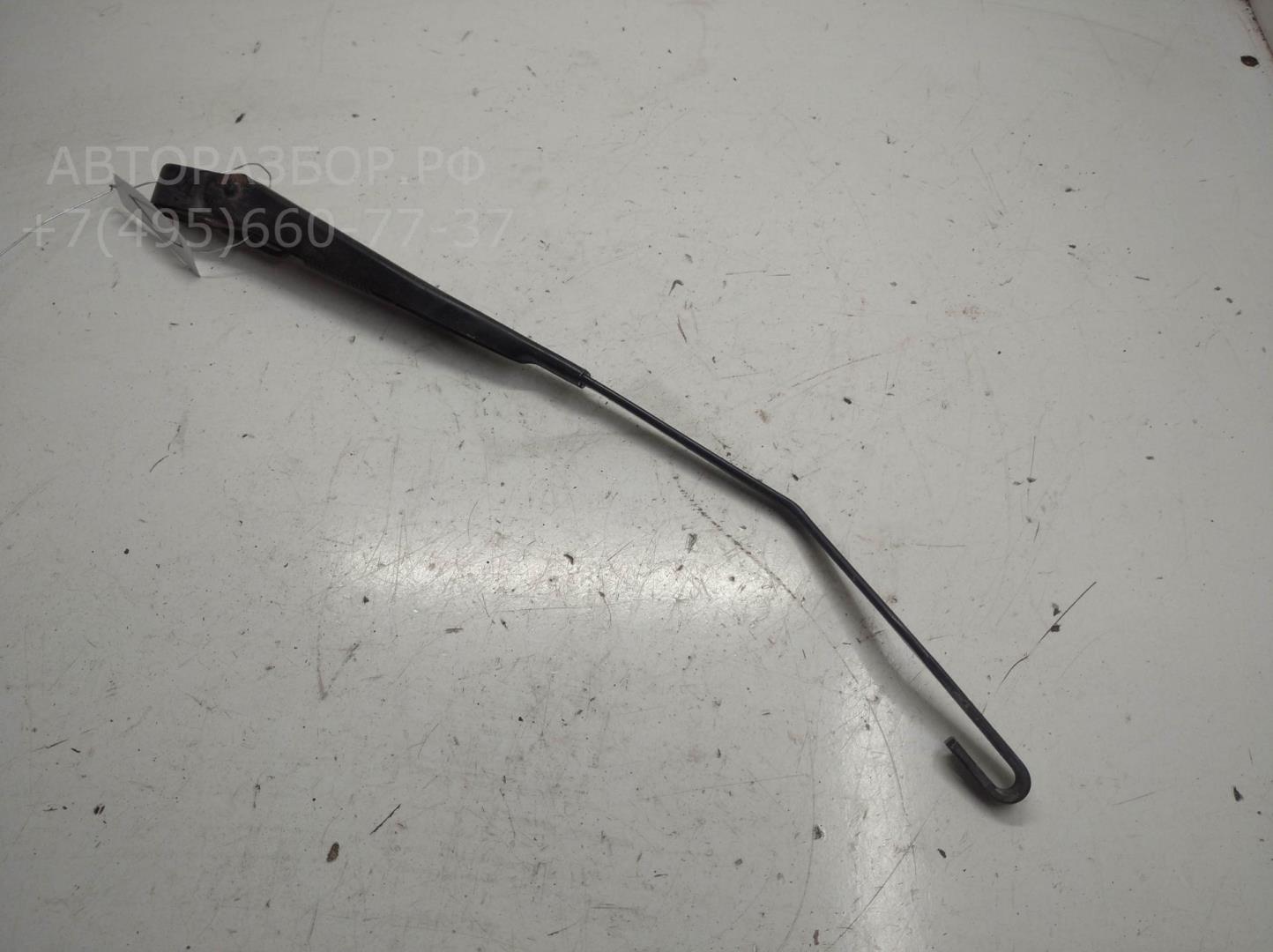 Поводок стеклоочистителя заднего