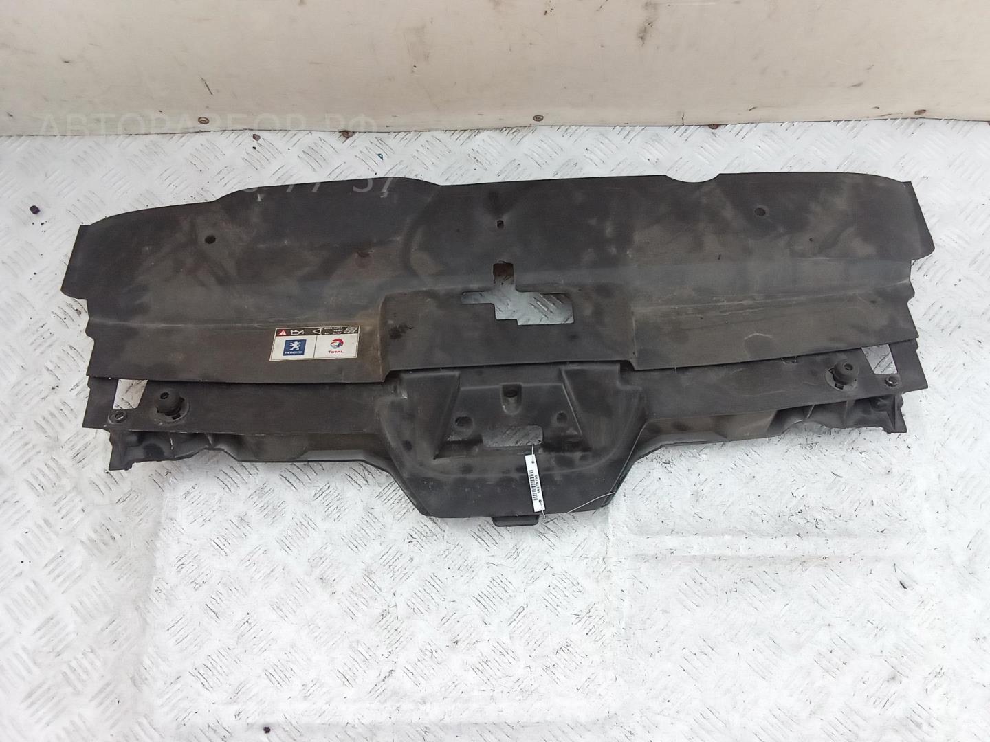 Кожух замка капота