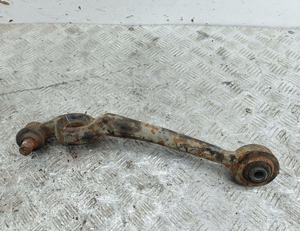 Рычаг передний левый