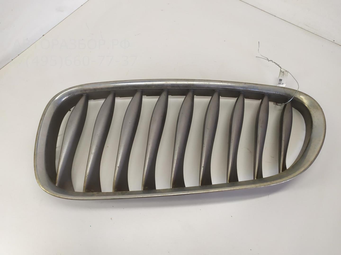 Решетка радиатора левая