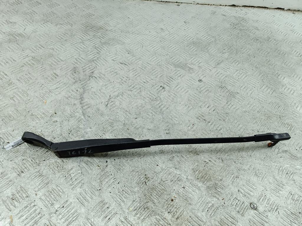 Поводок стеклоочистителя передний правый