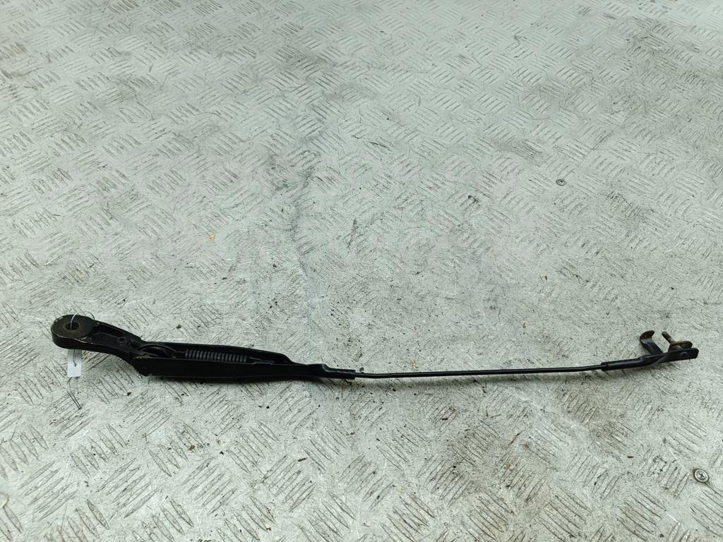 Поводок стеклоочистителя передний правый