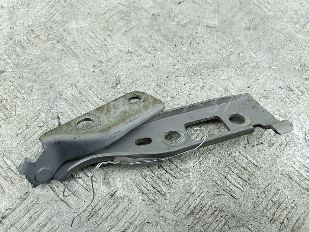 Петля капота правая