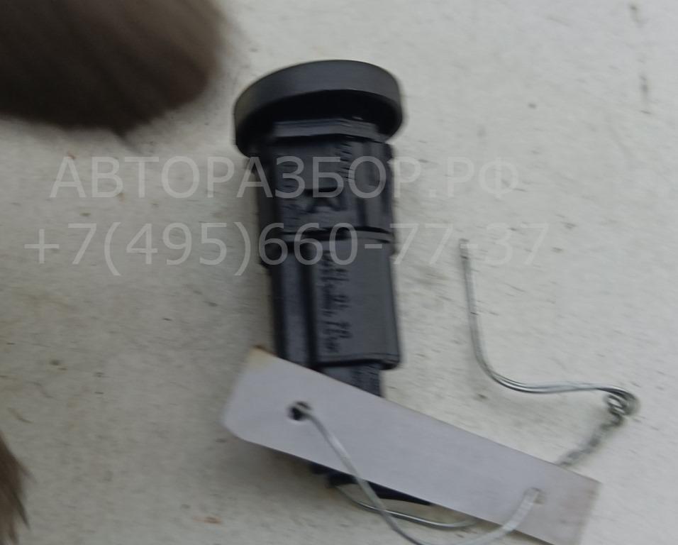 Кнопка открывания багажника