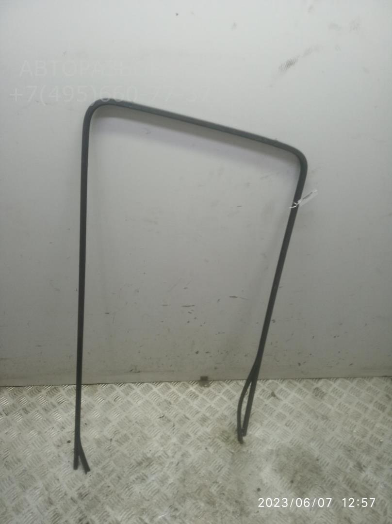 Накладка стекла переднего левого