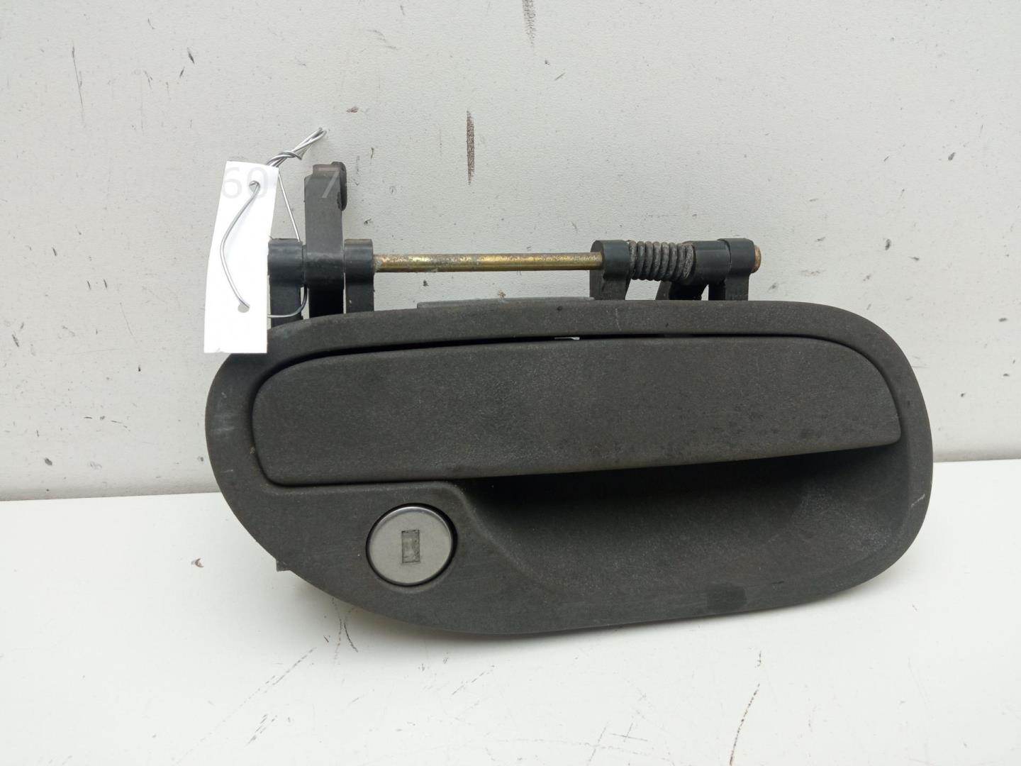 Ручка двери передней наружная правая