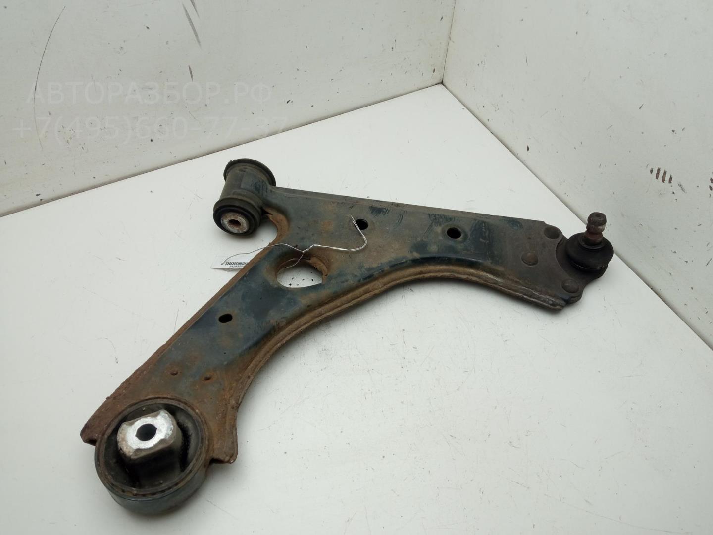 Рычаг передний правый
