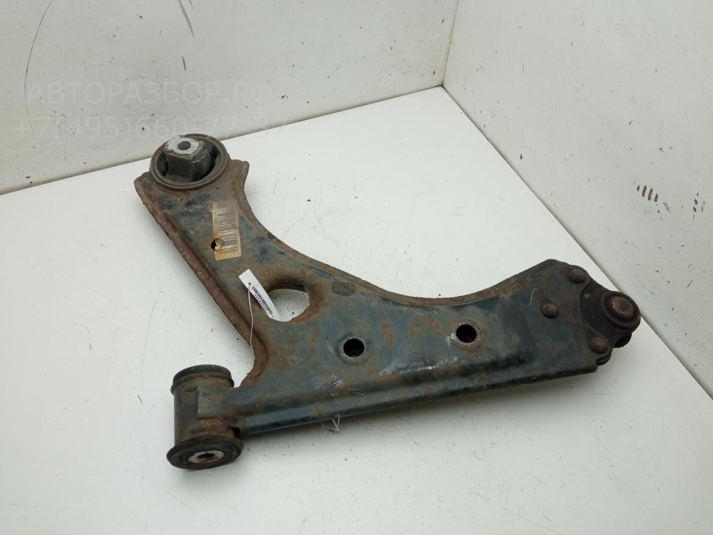 Рычаг передний правый