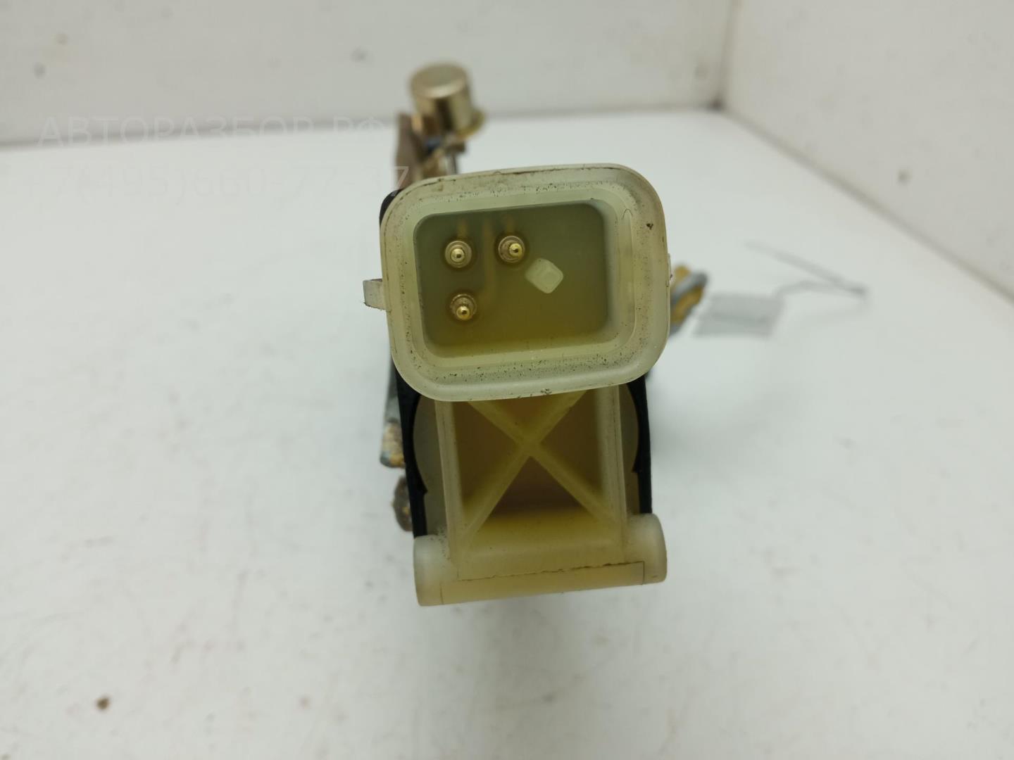 Замок двери задней левой