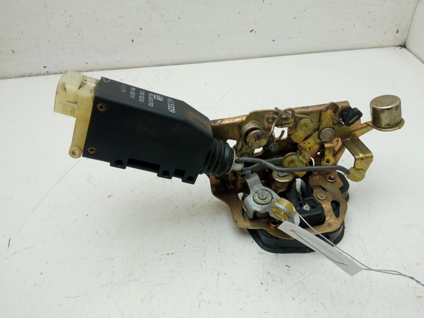 Замок двери задней левой