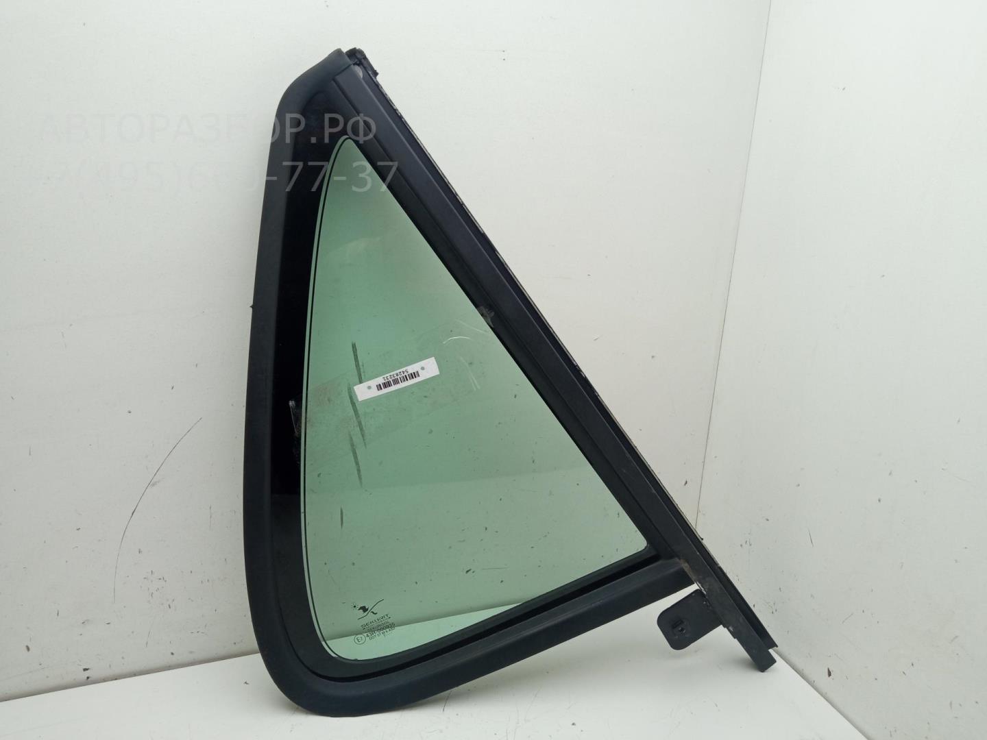 Стекло двери задней правой (форточка)