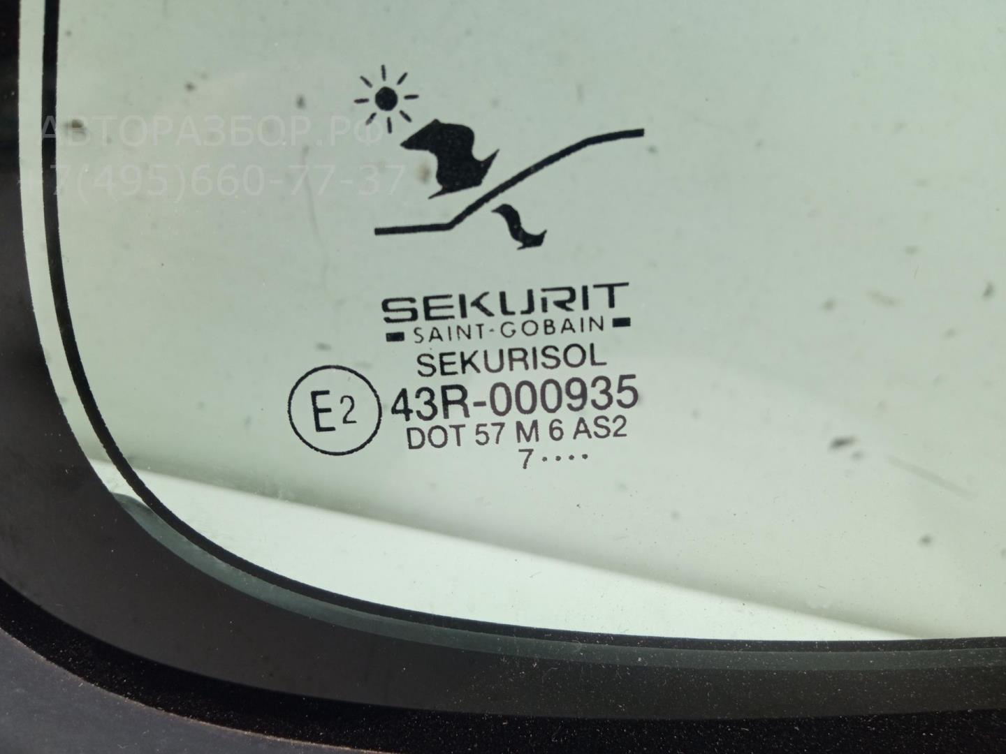 Стекло двери задней правой (форточка)