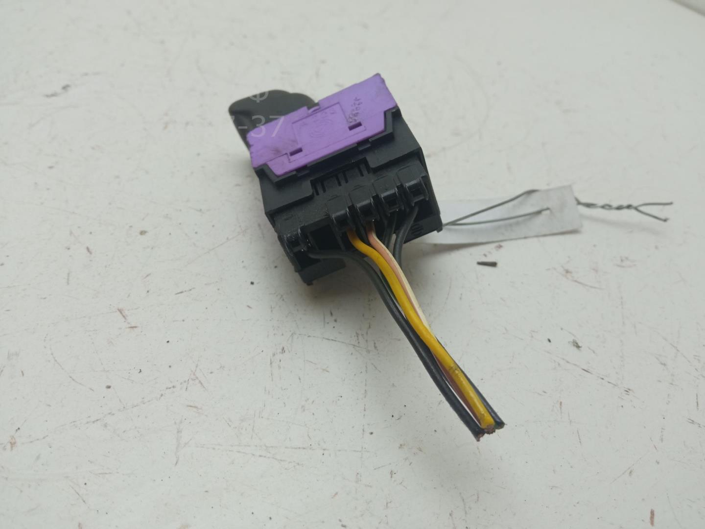 Кнопка стеклоподъемника