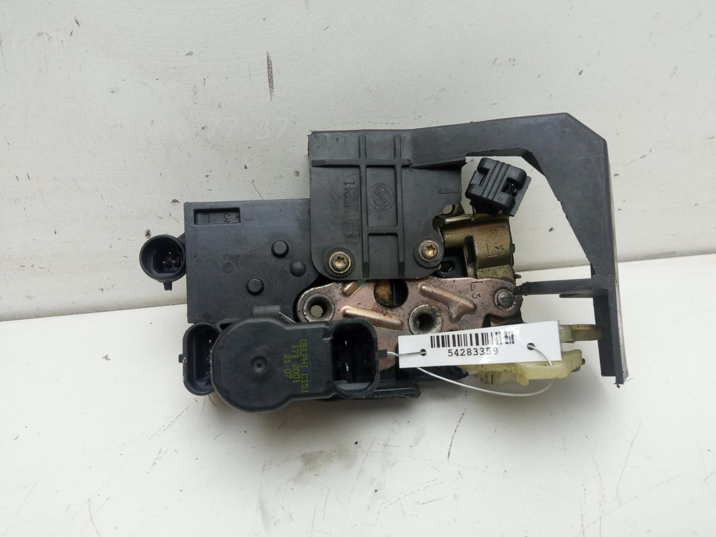 Замок двери передней левой