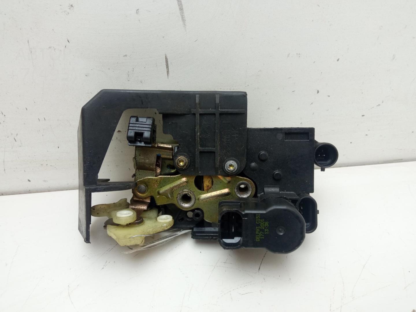 Замок двери передней правой