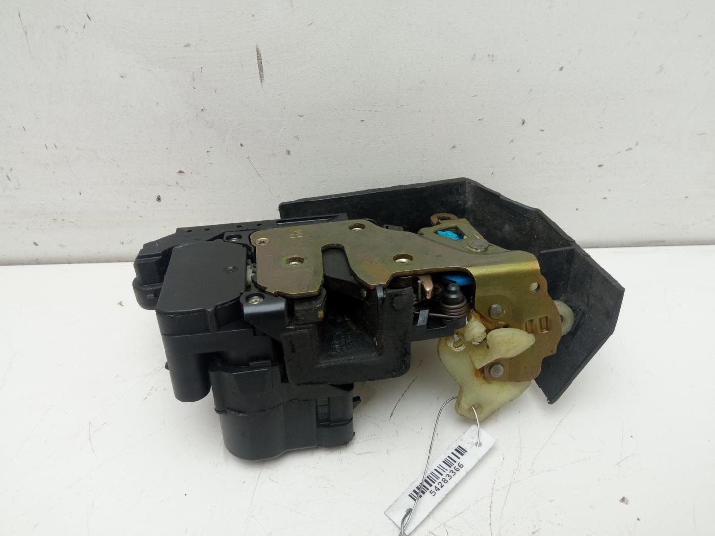 Замок двери передней правой