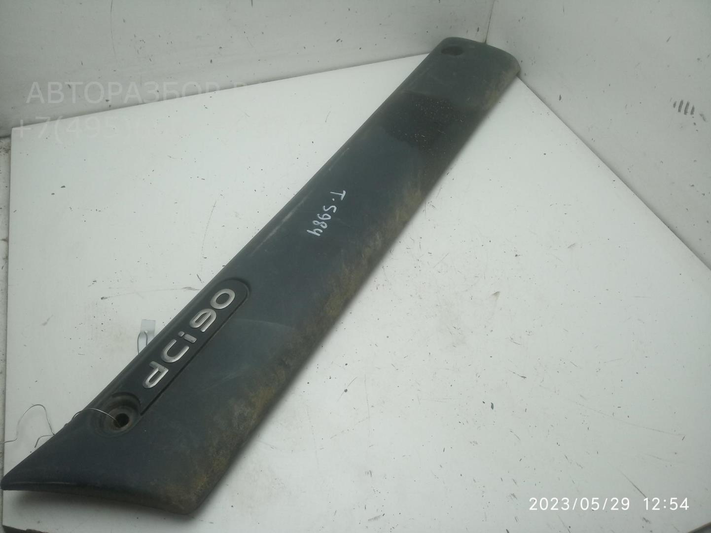 Молдинг двери передней левой