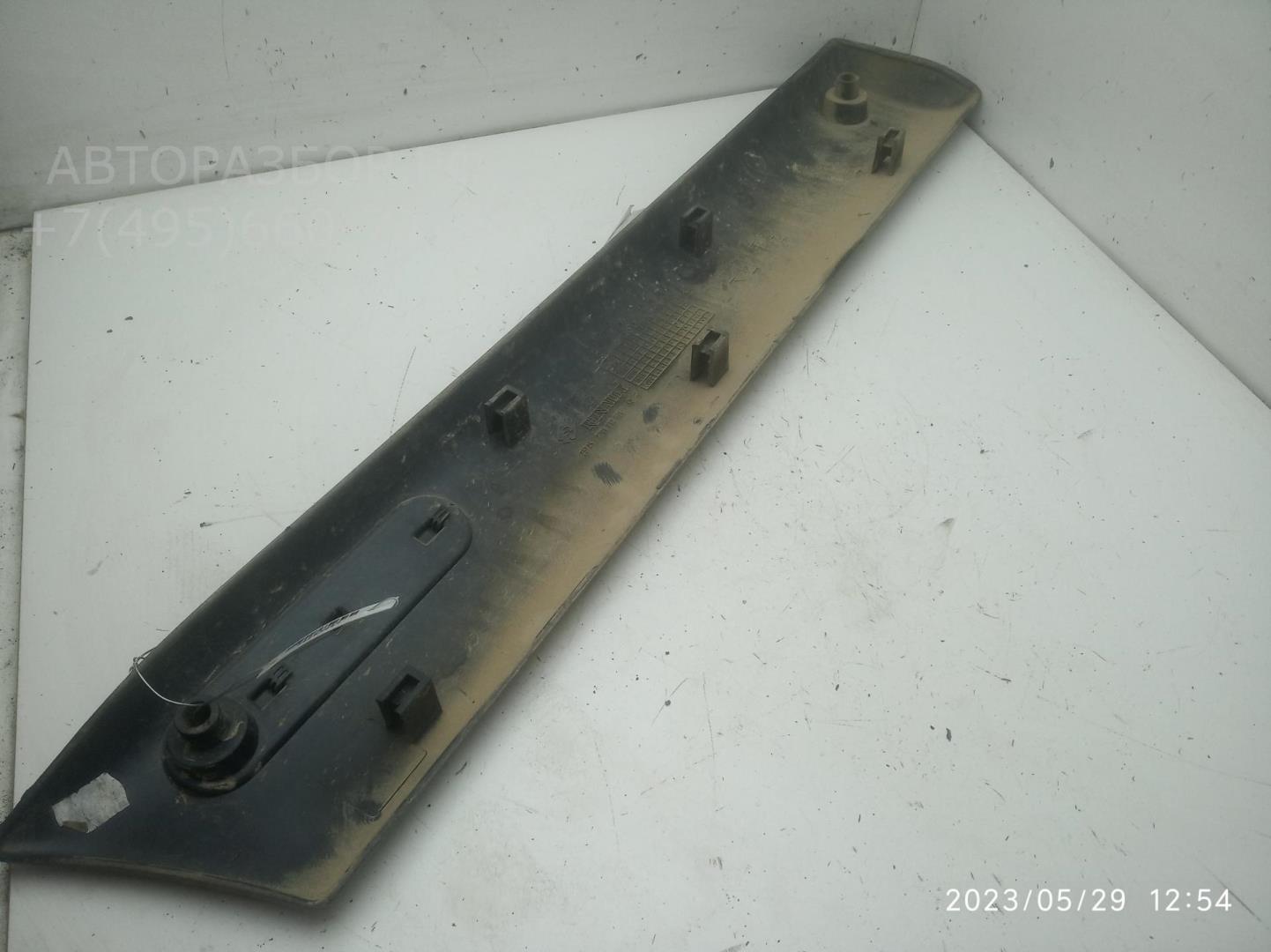 Накладка двери передней правой