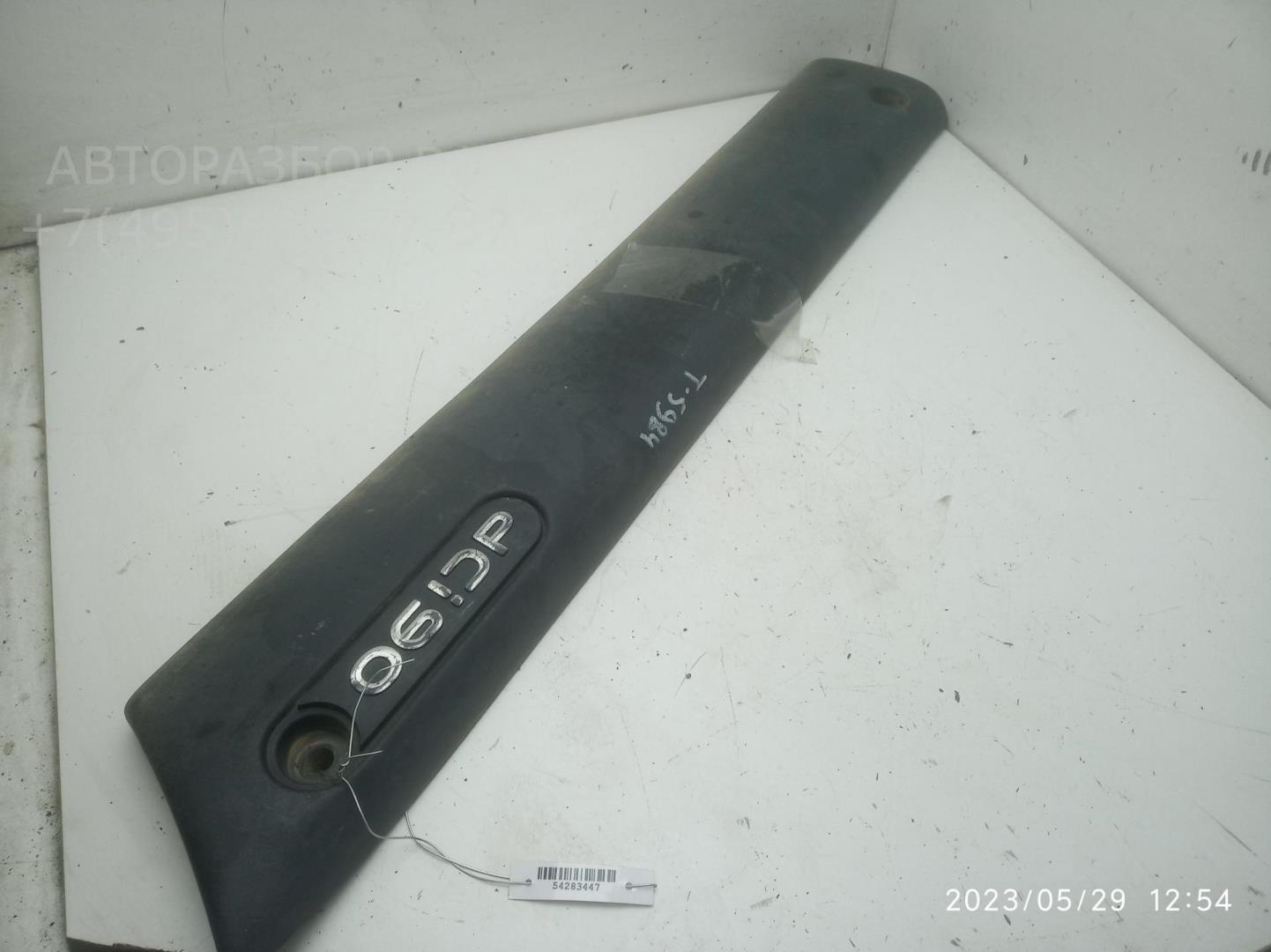 Накладка двери передней правой