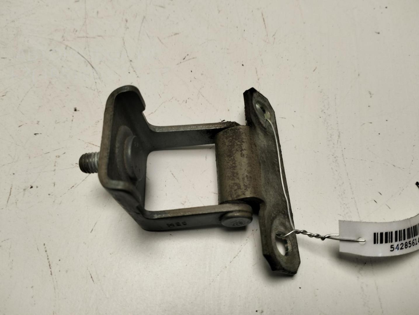 Петля крышки багажника