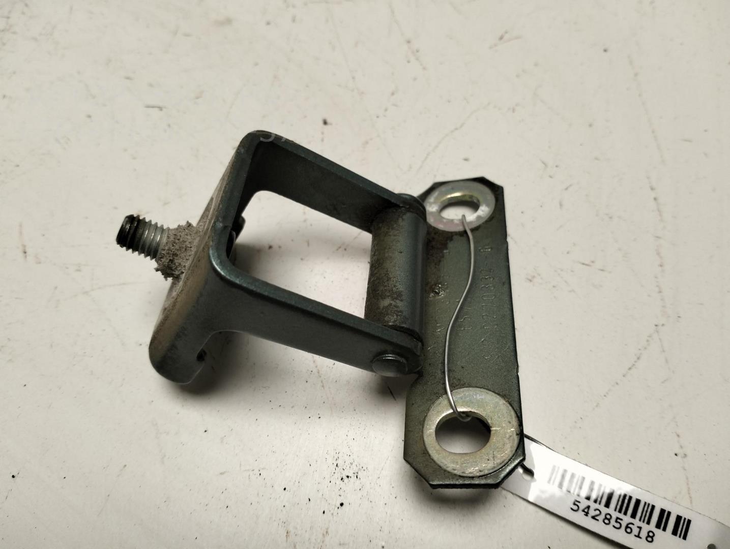 Петля крышки багажника