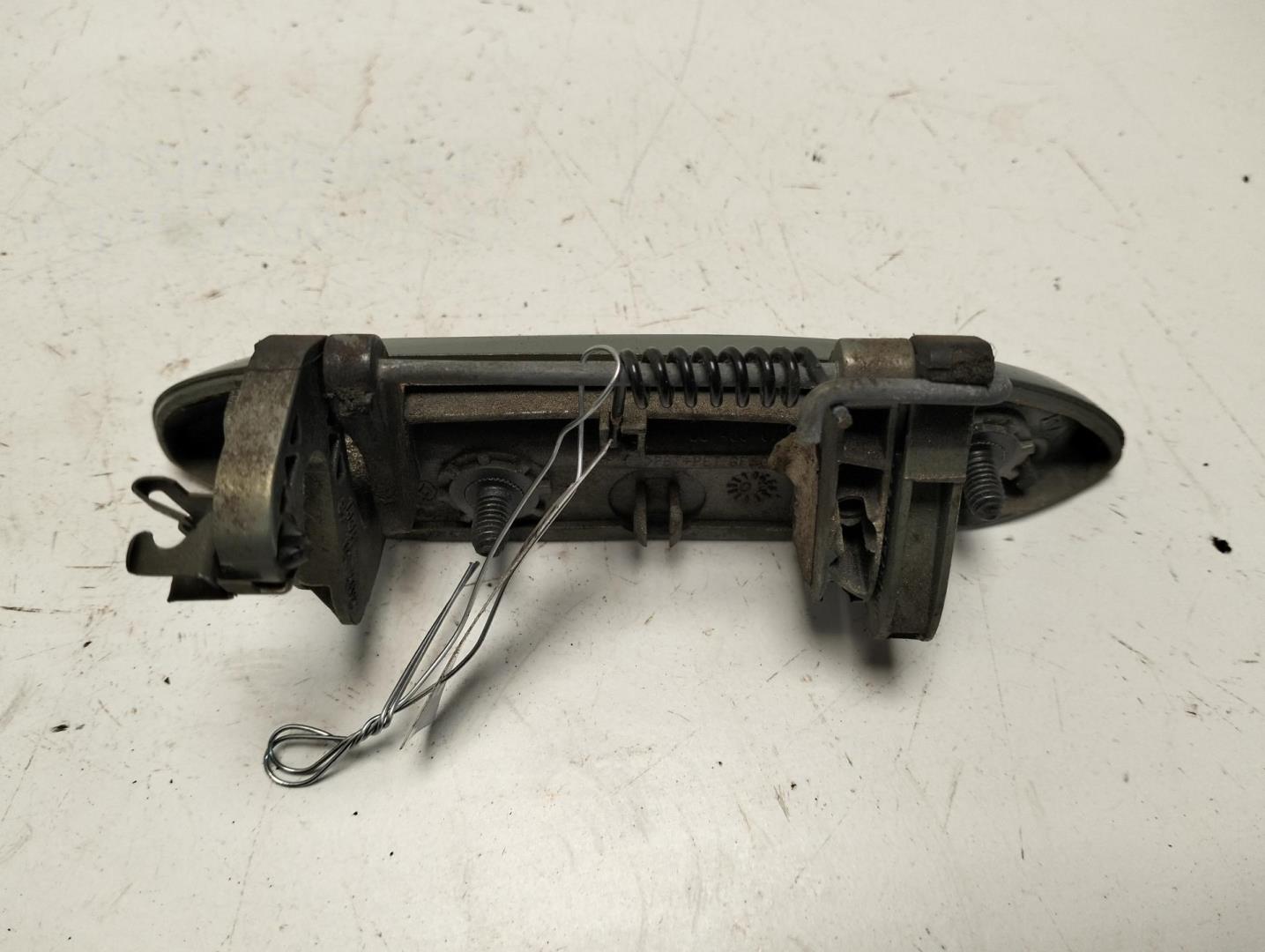 Ручка двери задней наружная левая