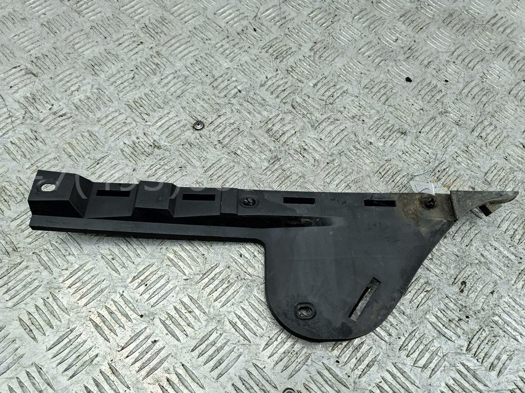 Кронштейн заднего бампера