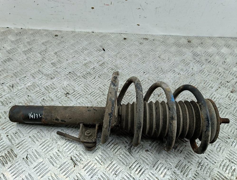 Амортизатор передний правый