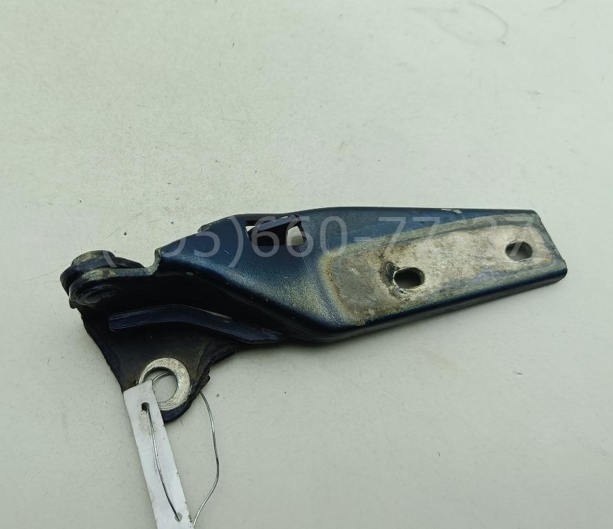 Петля капота левая