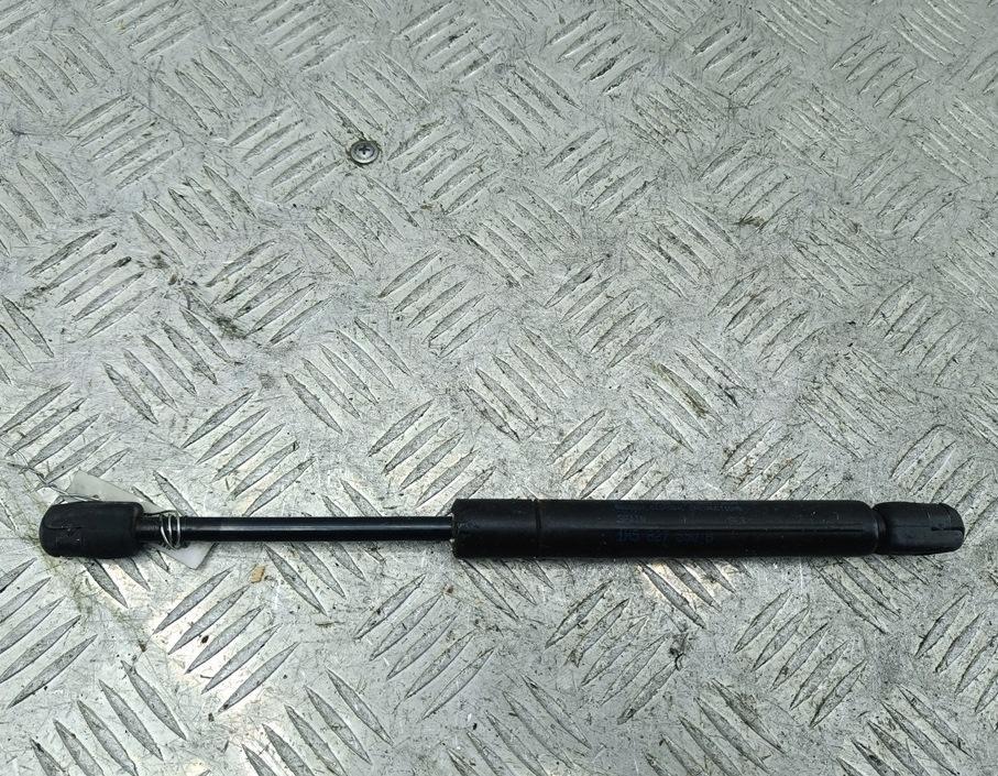 Амортизатор крышки багажника