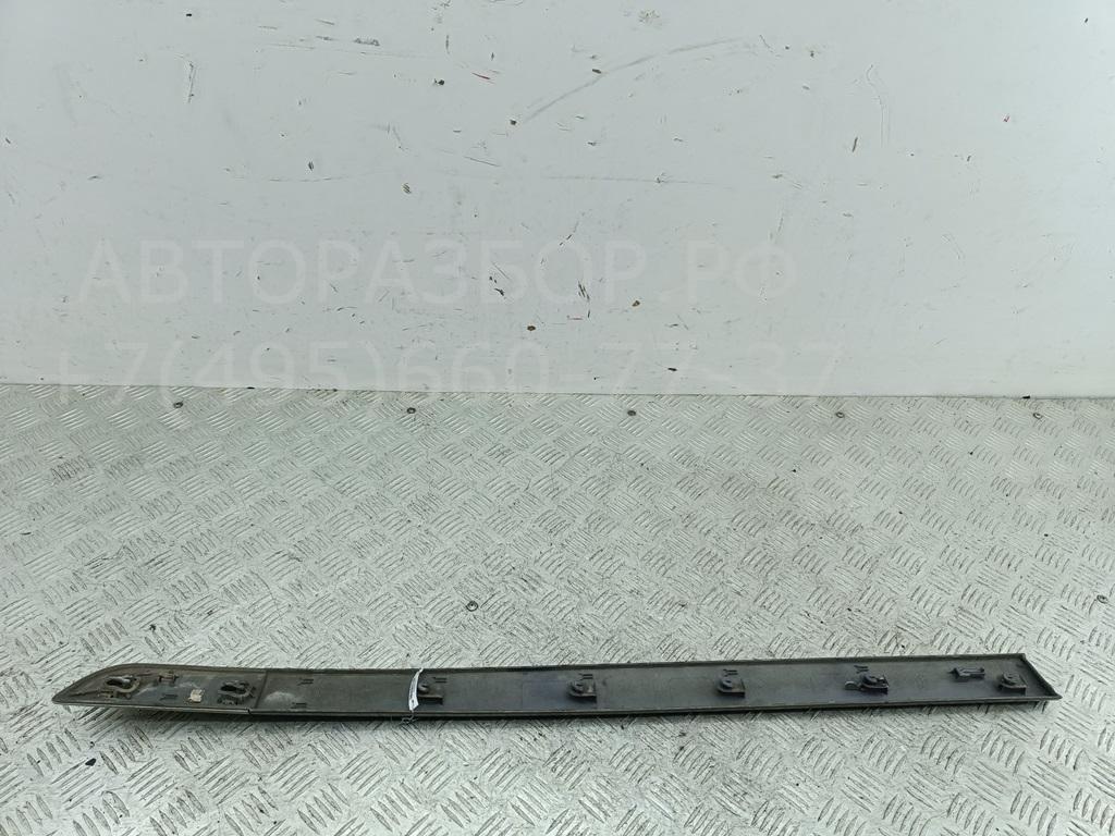 Молдинг двери передней левой